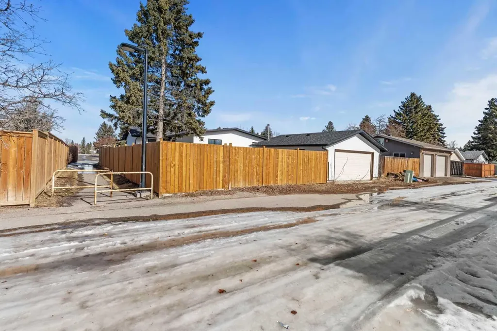 1731 111 Avenue SW Calgary AB T2W 1R6