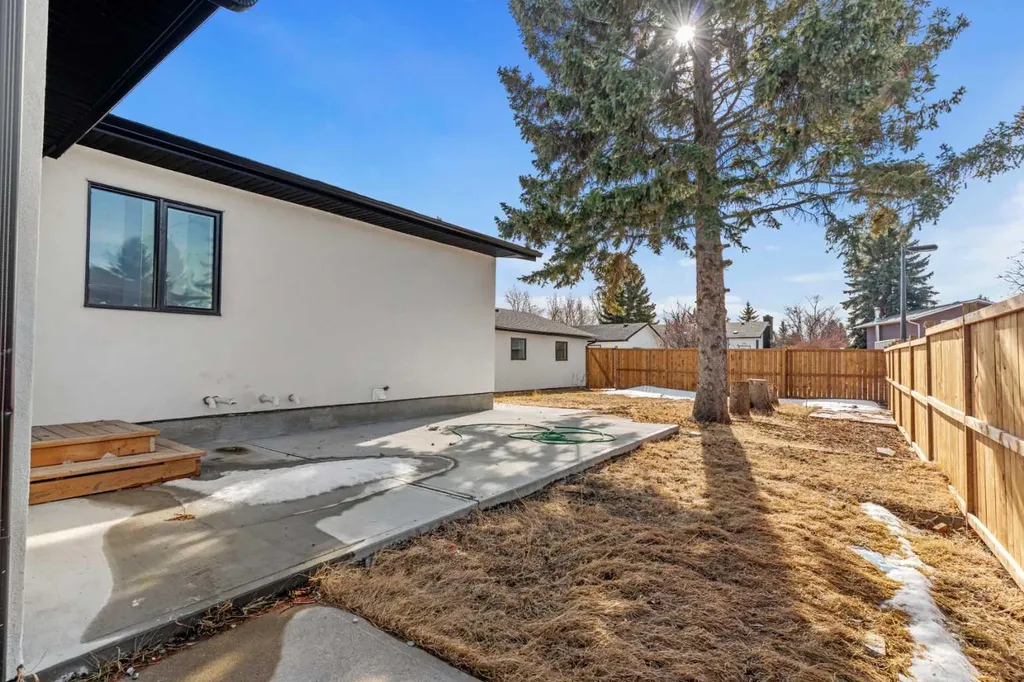 1731 111 Avenue SW Calgary AB T2W 1R6