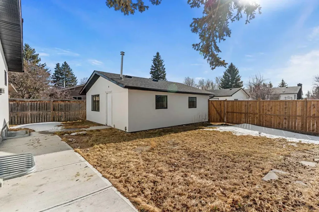 1731 111 Avenue SW Calgary AB T2W 1R6