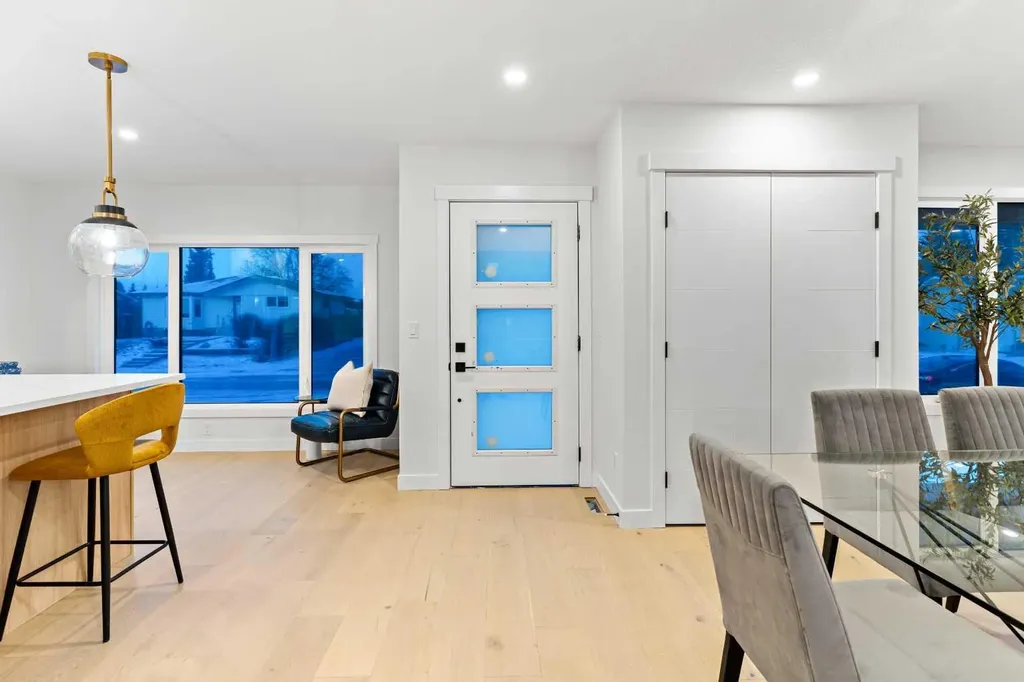 1731 111 Avenue SW Calgary AB T2W 1R6