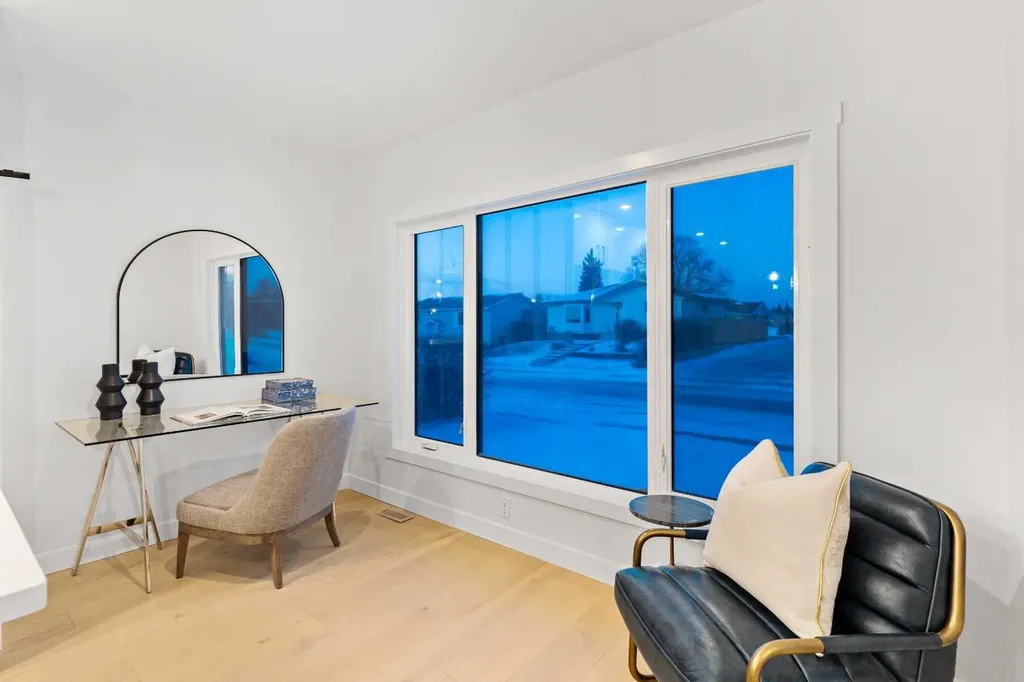 1731 111 Avenue SW Calgary AB T2W 1R6