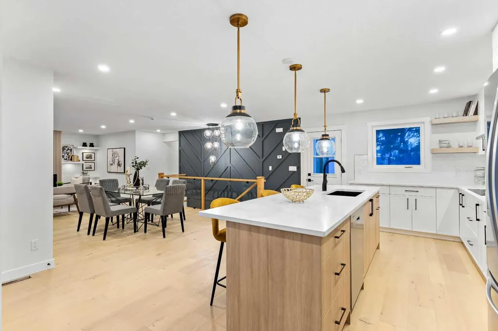 1731 111 Avenue SW Calgary AB T2W 1R6