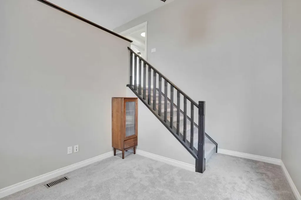 85 Evansborough Way NW Calgary AB t3p 0m6