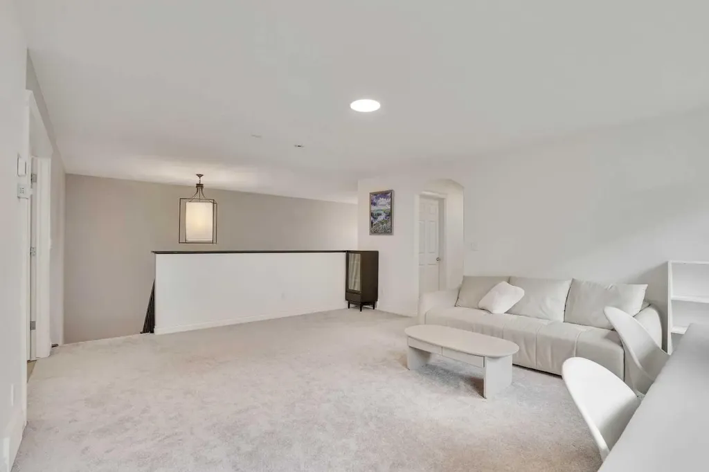 85 Evansborough Way NW Calgary AB t3p 0m6