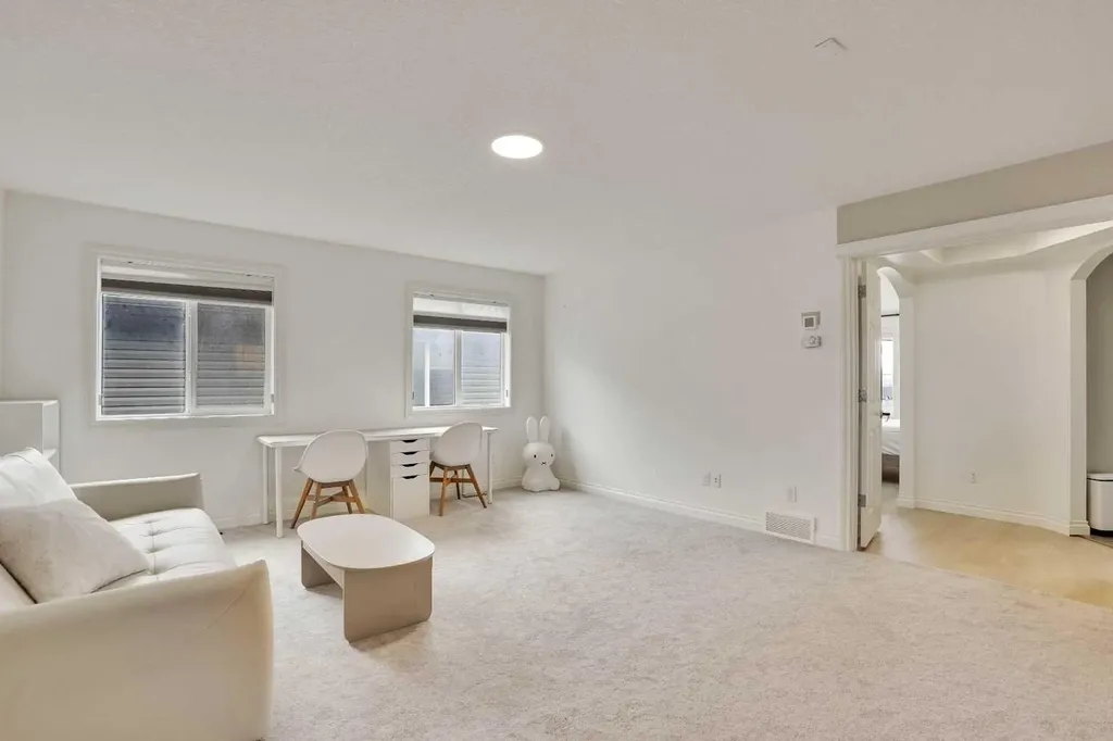 85 Evansborough Way NW Calgary AB t3p 0m6