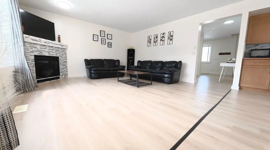 217 Coopers Grove SW Airdrie AB T2B0G4