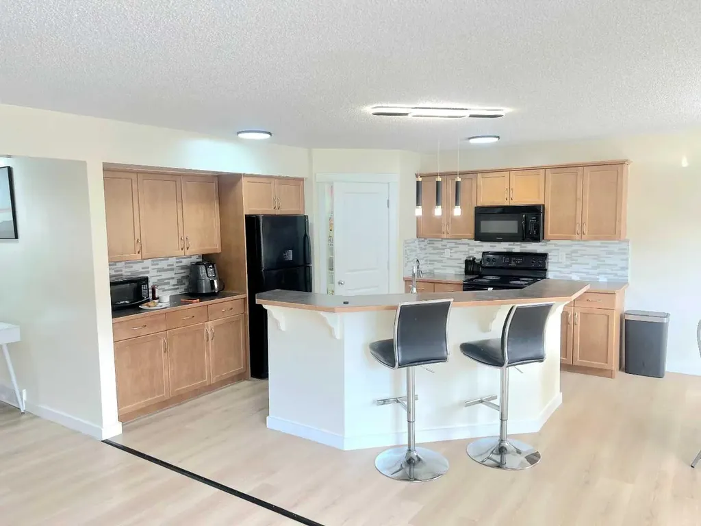 217 Coopers Grove SW Airdrie AB T2B0G4