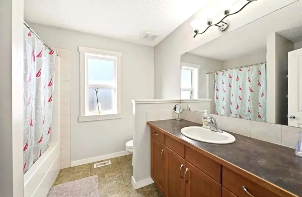 217 Coopers Grove SW Airdrie AB T2B0G4