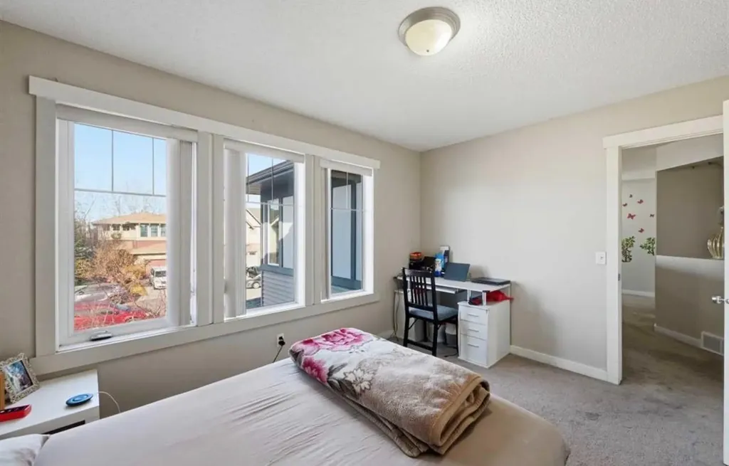 217 Coopers Grove SW Airdrie AB T2B0G4
