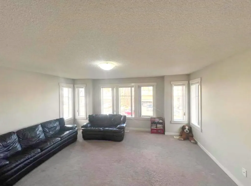 217 Coopers Grove SW Airdrie AB T2B0G4