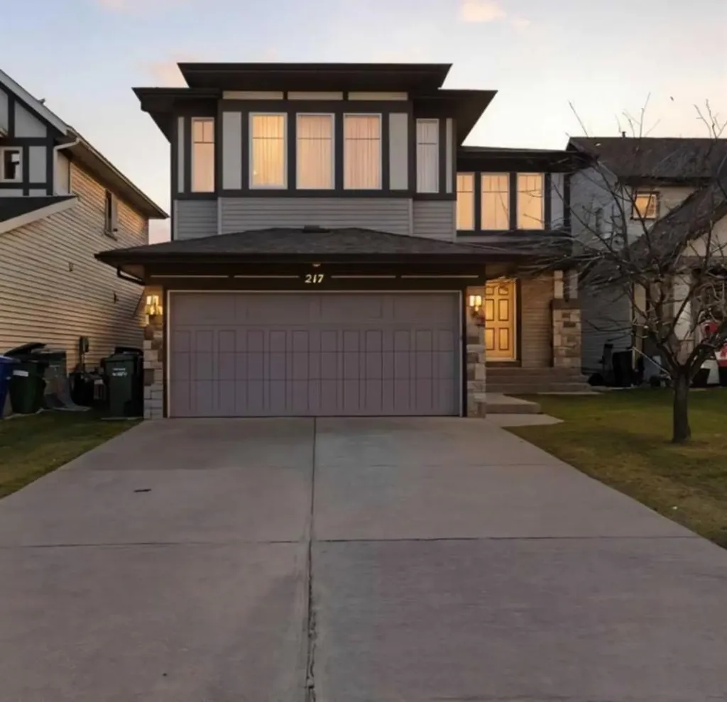 217 Coopers Grove SW Airdrie AB T2B0G4
