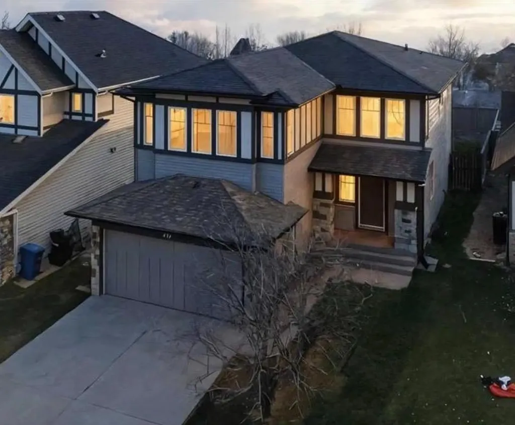 217 Coopers Grove SW Airdrie AB T2B0G4