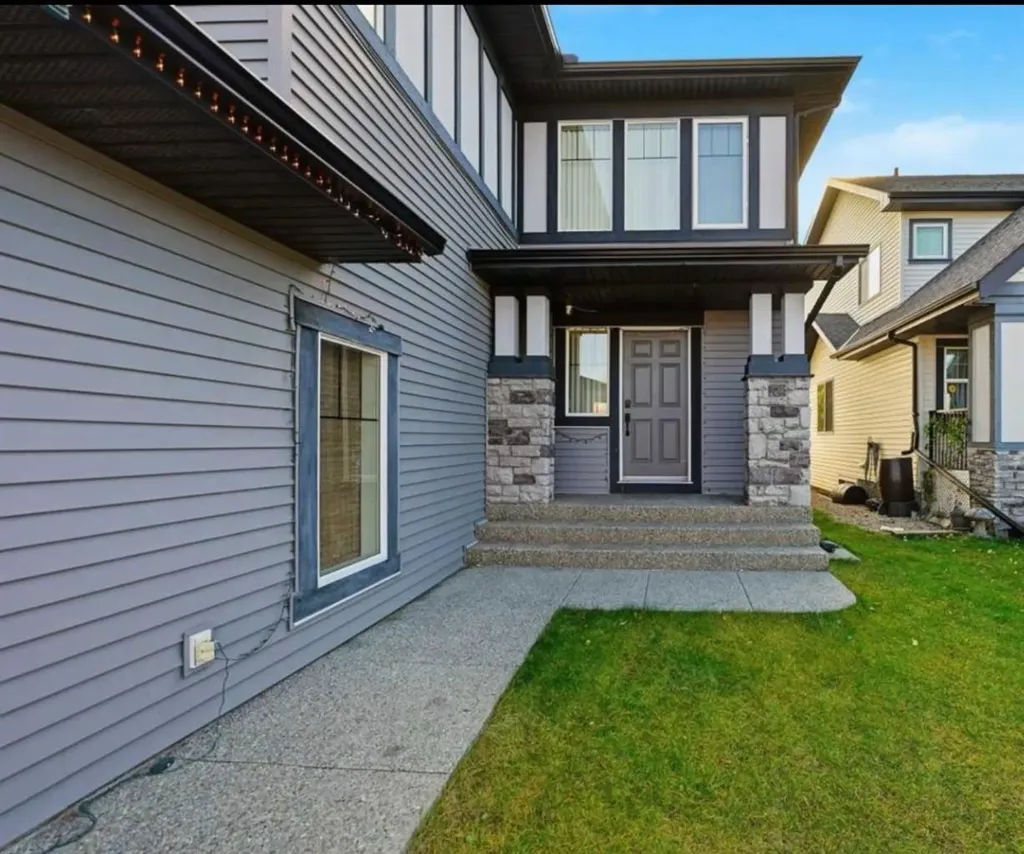 217 Coopers Grove SW Airdrie AB T2B0G4