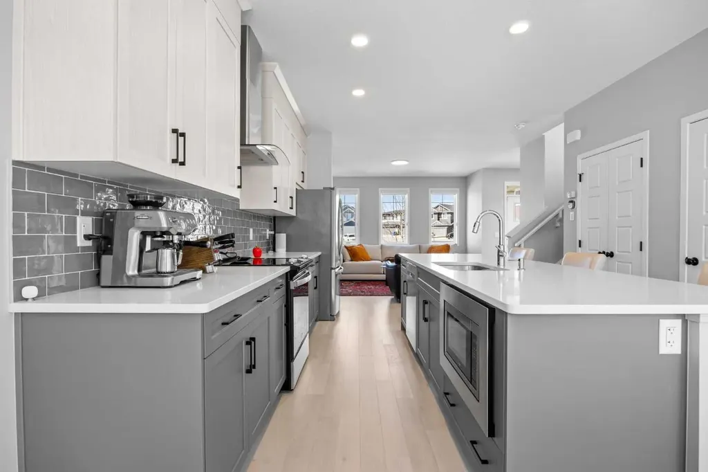170 Dawson Harbour Rise Chestermere AB T1X 1Z6