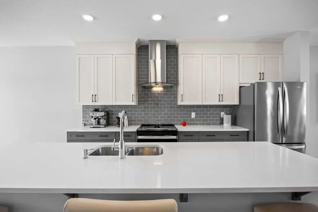 170 Dawson Harbour Rise Chestermere AB T1X 1Z6