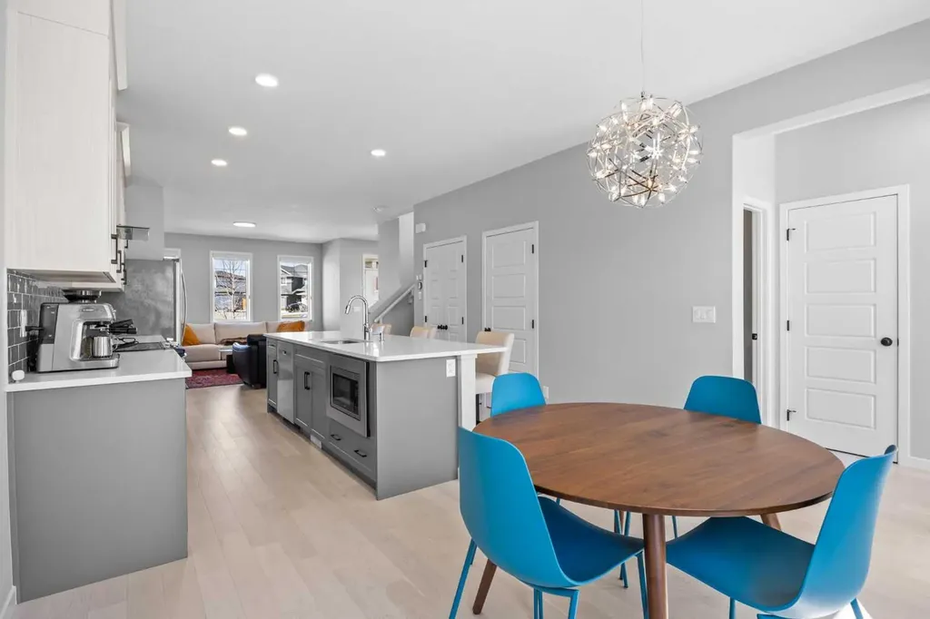 170 Dawson Harbour Rise Chestermere AB T1X 1Z6