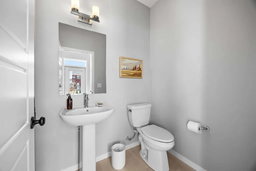 170 Dawson Harbour Rise Chestermere AB T1X 1Z6
