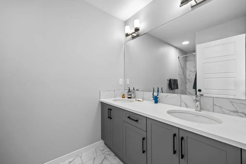 170 Dawson Harbour Rise Chestermere AB T1X 1Z6