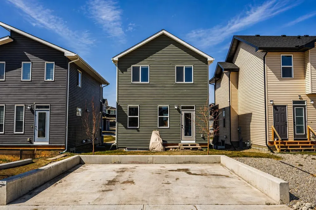 170 Dawson Harbour Rise Chestermere AB T1X 1Z6