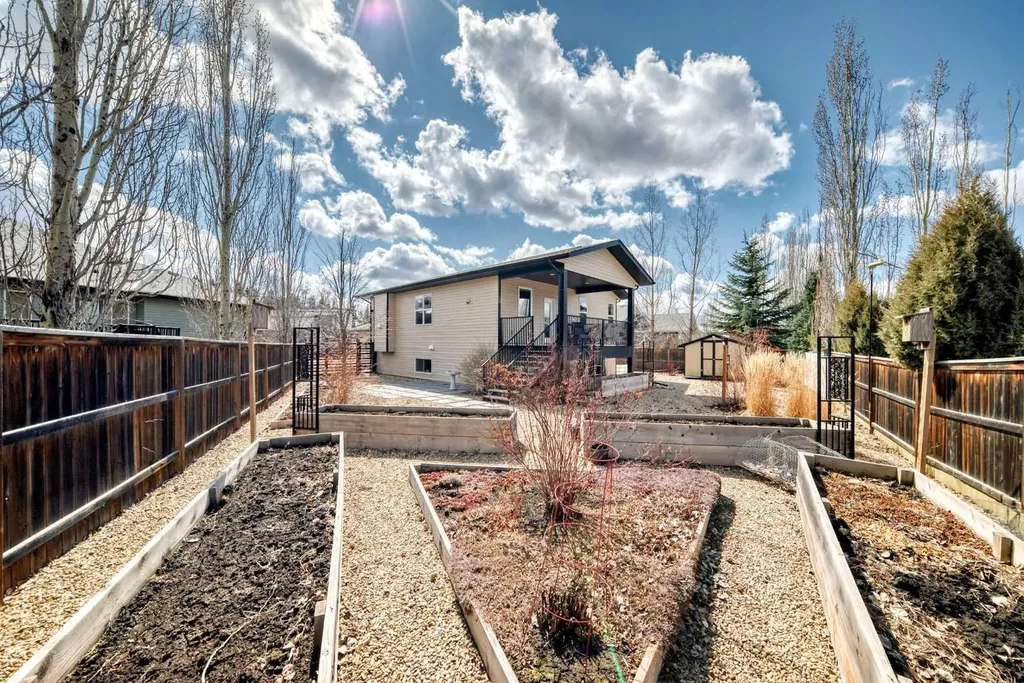 4030 40 Street Close Ponoka AB T4J 0A7