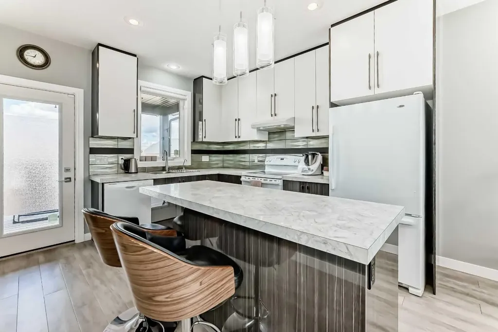 4030 40 Street Close Ponoka AB T4J 0A7