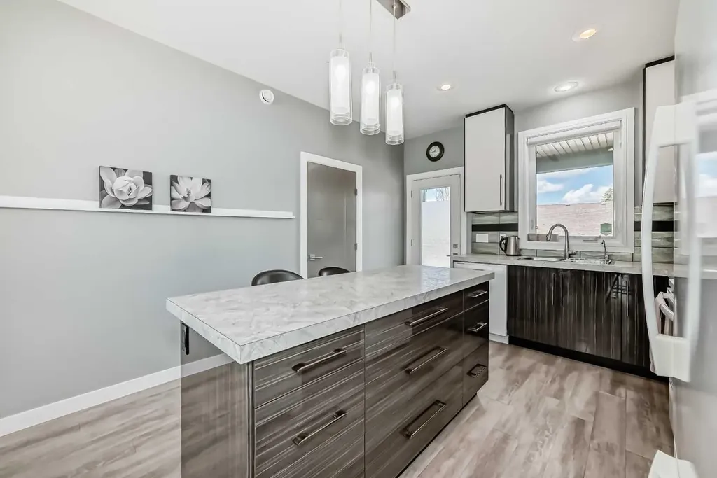 4030 40 Street Close Ponoka AB T4J 0A7
