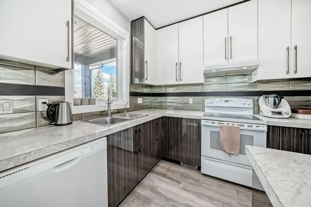 4030 40 Street Close Ponoka AB T4J 0A7