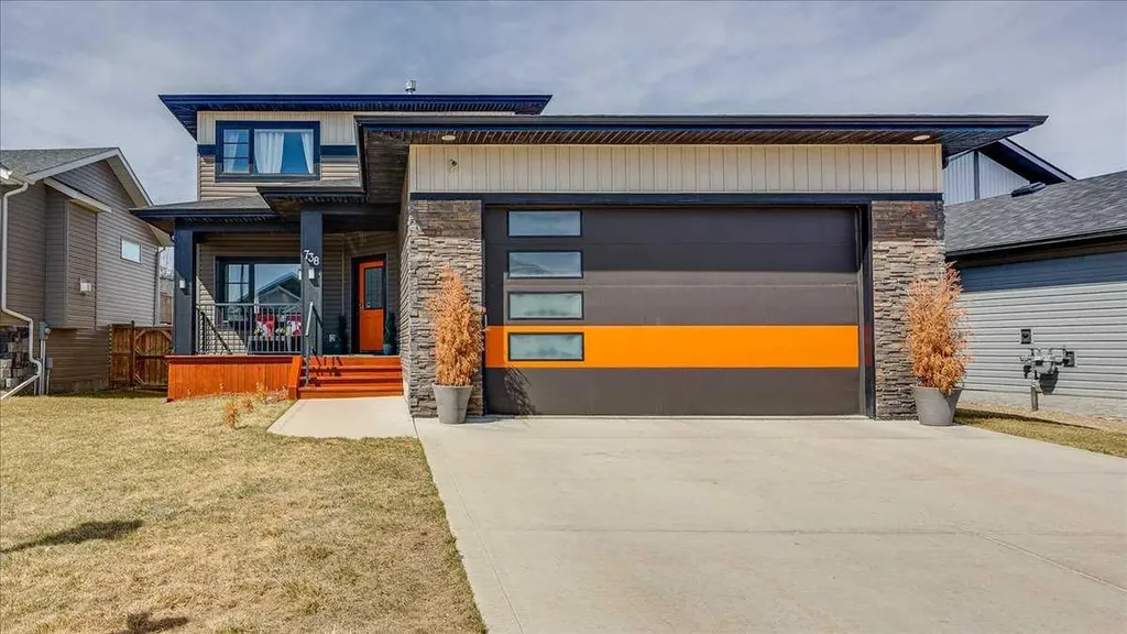 738 Cypress Lane Springbrook AB T4S 0E5