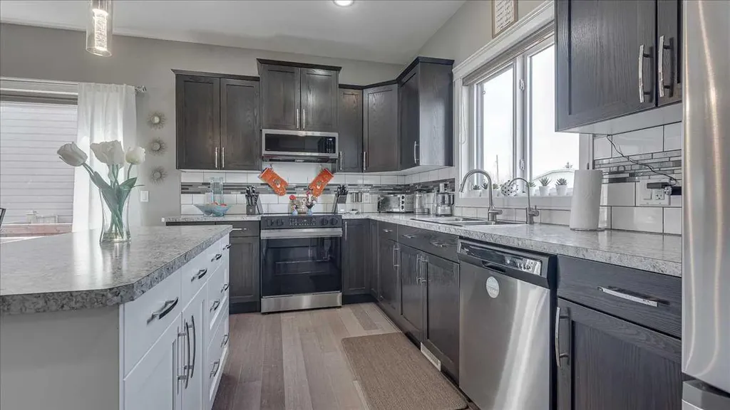 738 Cypress Lane Springbrook AB T4S 0E5