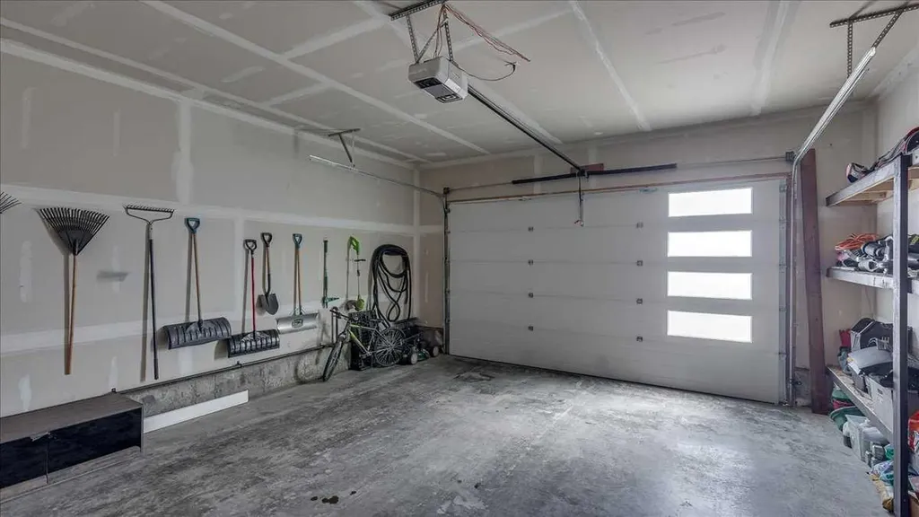 738 Cypress Lane Springbrook AB T4S 0E5