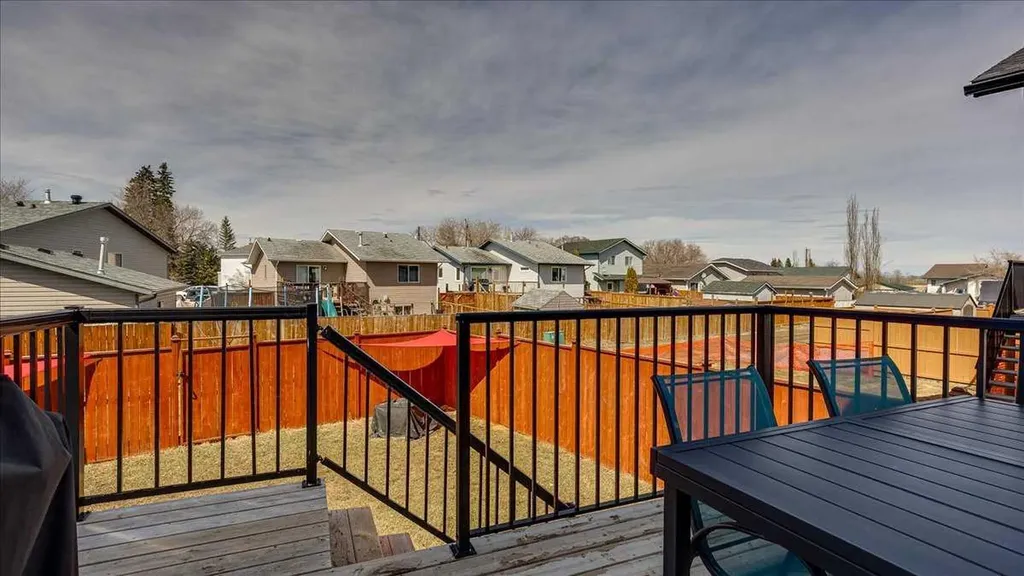 738 Cypress Lane Springbrook AB T4S 0E5
