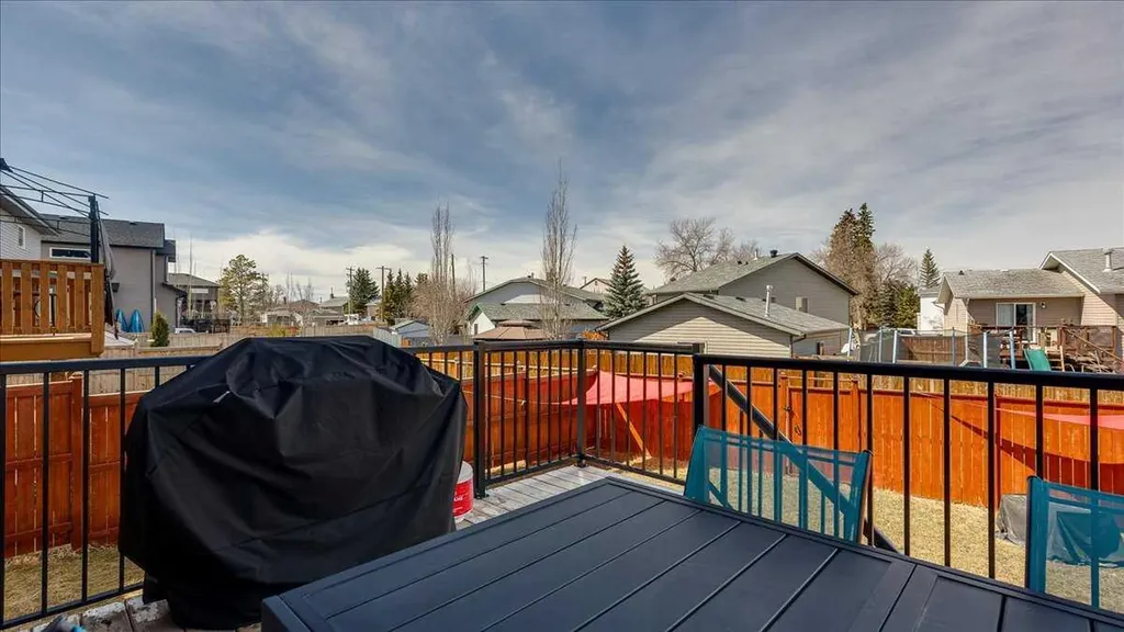 738 Cypress Lane Springbrook AB T4S 0E5