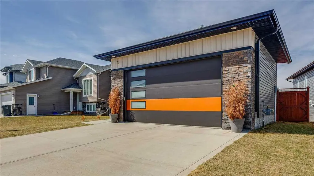 738 Cypress Lane Springbrook AB T4S 0E5