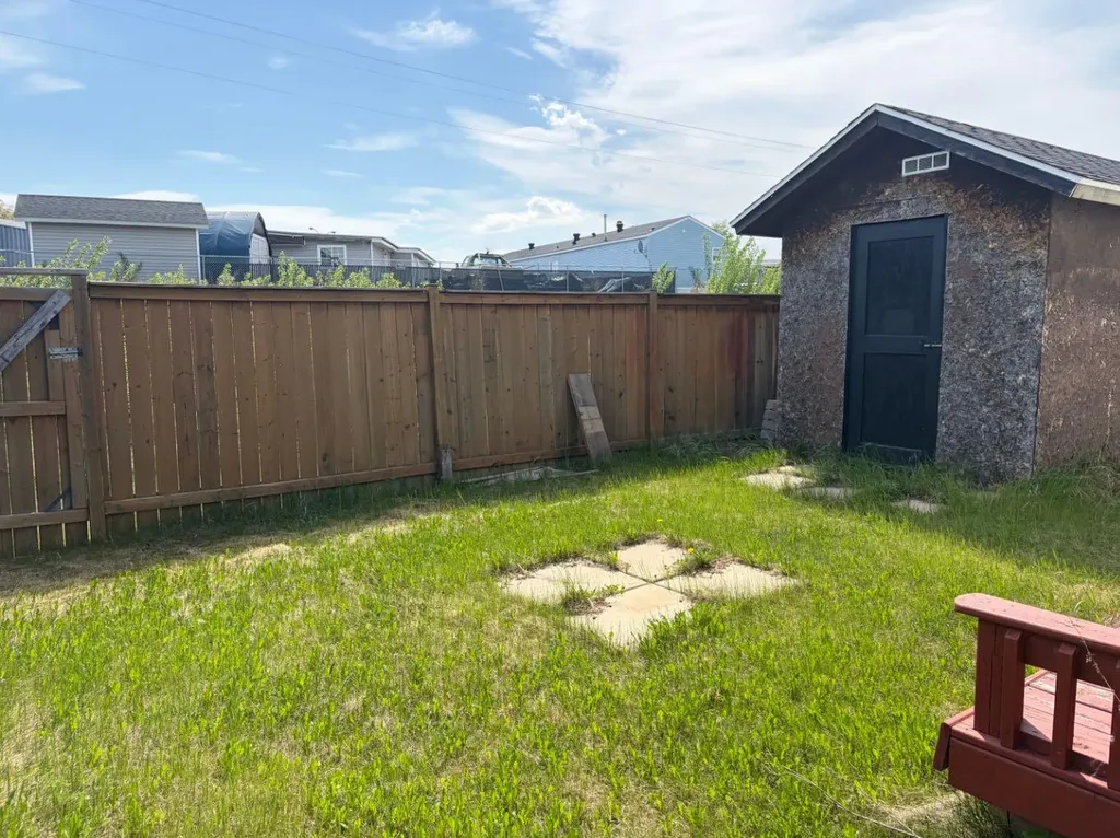 300 Grandview Crescent Fort Mcmurray AB T9H 4Y1
