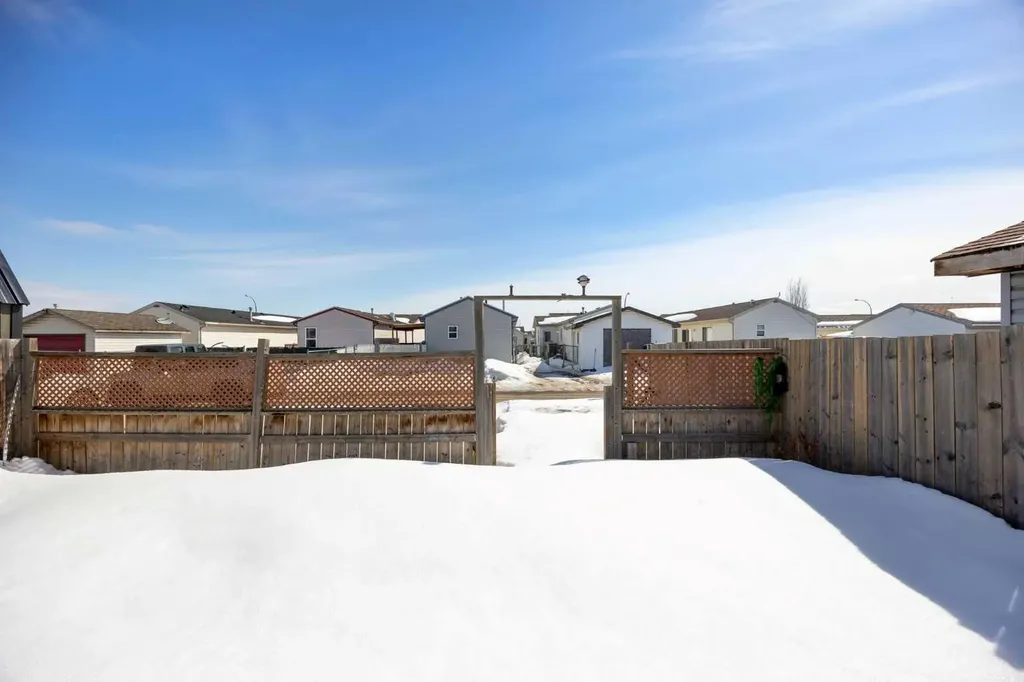 107 Bear Paw Drive Fort Mcmurray AB T9K2H4