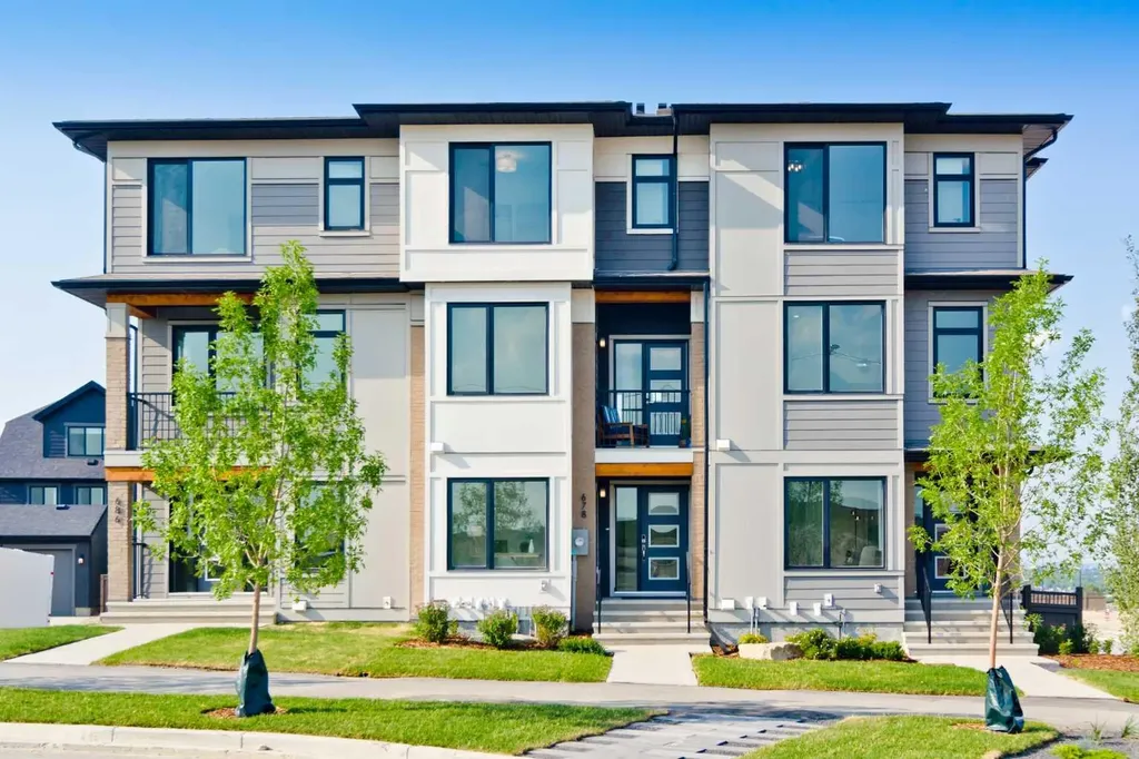 261 Bighorn Avenue SW Calgary AB T2Y 0Z8
