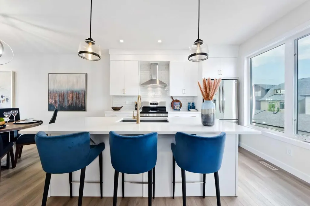261 Bighorn Avenue SW Calgary AB T2Y 0Z8