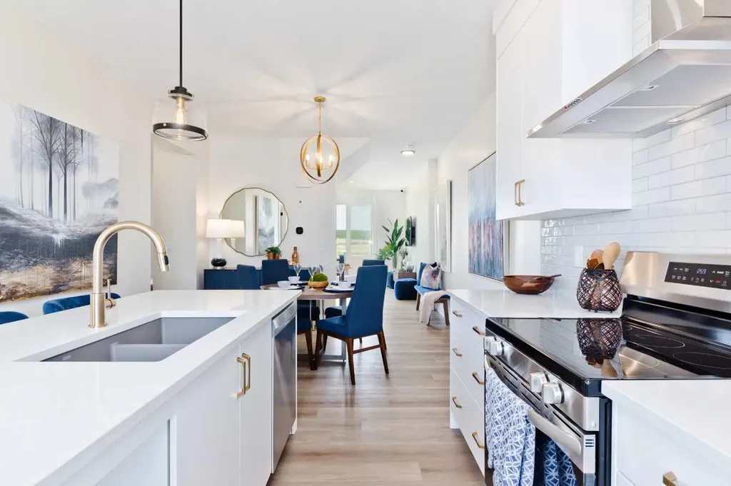 261 Bighorn Avenue SW Calgary AB T2Y 0Z8