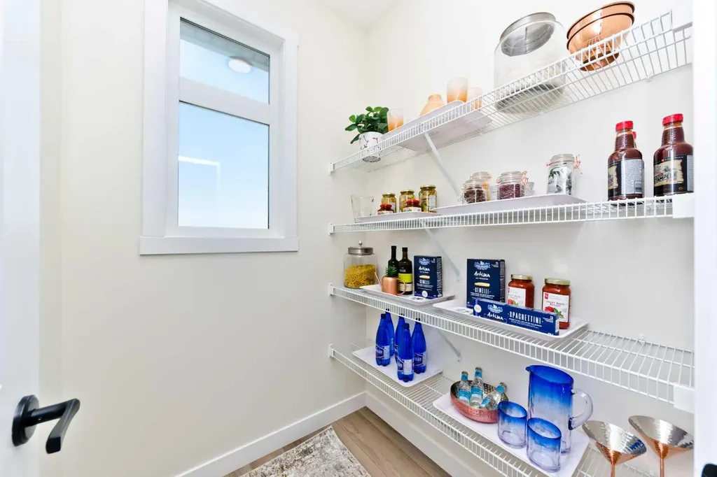 261 Bighorn Avenue SW Calgary AB T2Y 0Z8