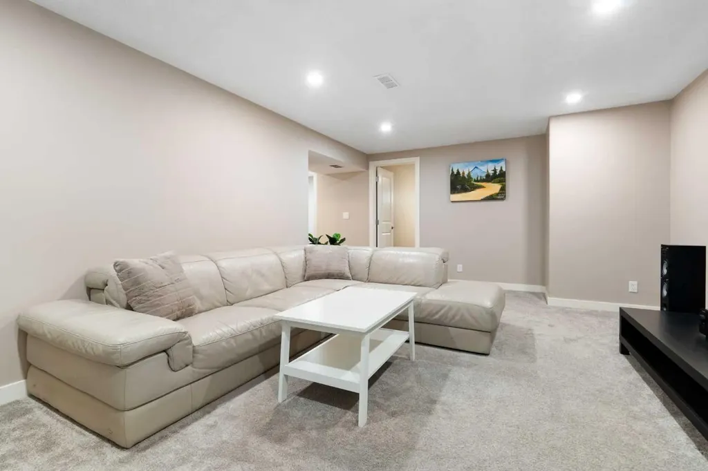 142 Winston Drive SW Calgary AB T3C2P9