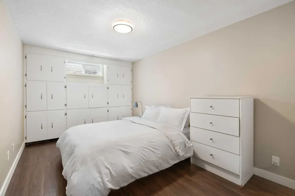 142 Winston Drive SW Calgary AB T3C2P9