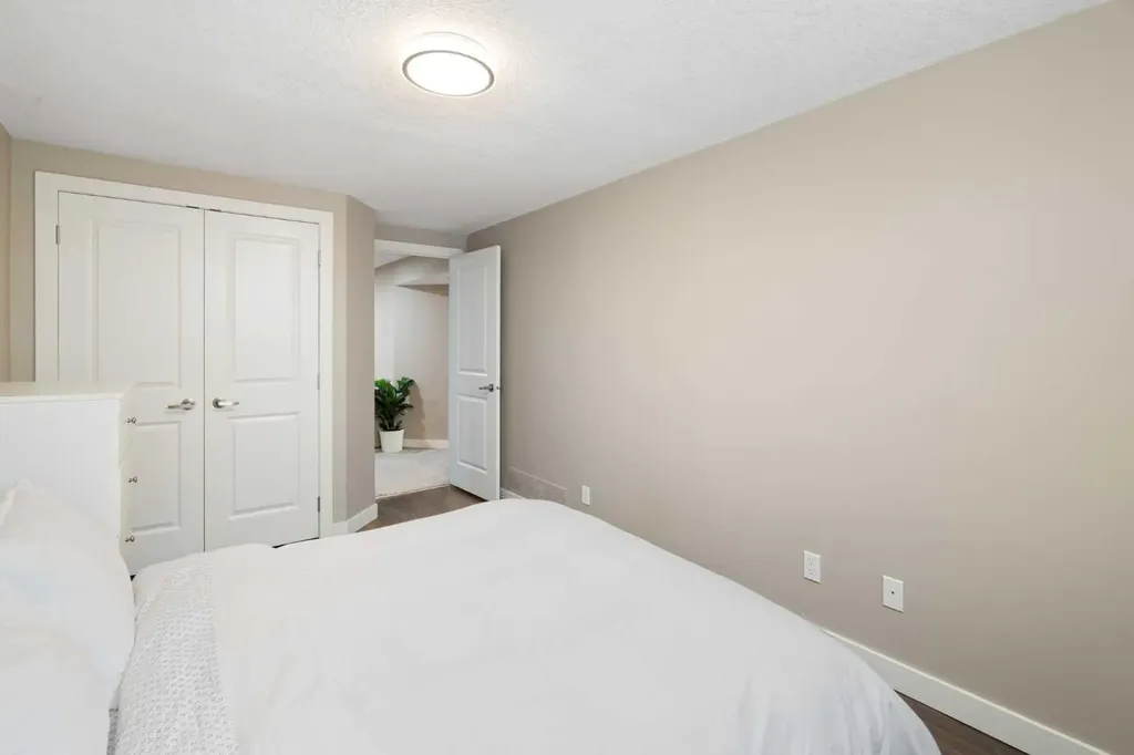 142 Winston Drive SW Calgary AB T3C2P9
