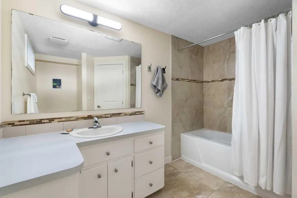 142 Winston Drive SW Calgary AB T3C2P9