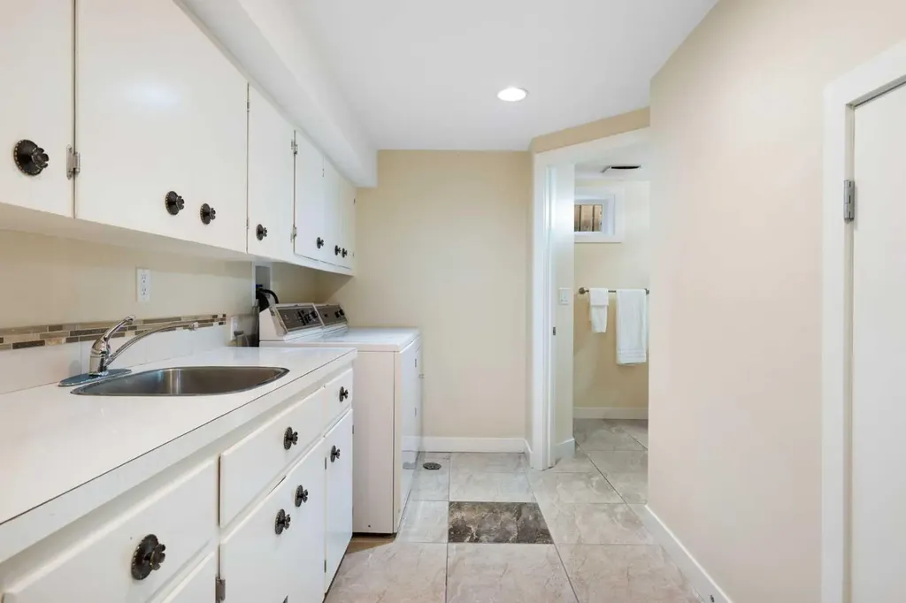 142 Winston Drive SW Calgary AB T3C2P9
