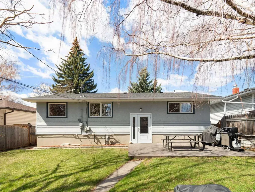 142 Winston Drive SW Calgary AB T3C2P9