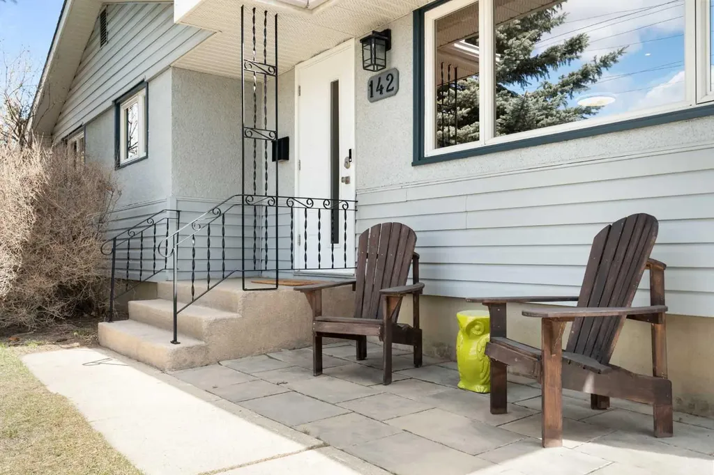 142 Winston Drive SW Calgary AB T3C2P9