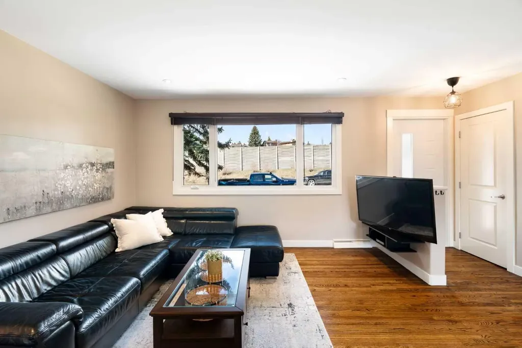 142 Winston Drive SW Calgary AB T3C2P9