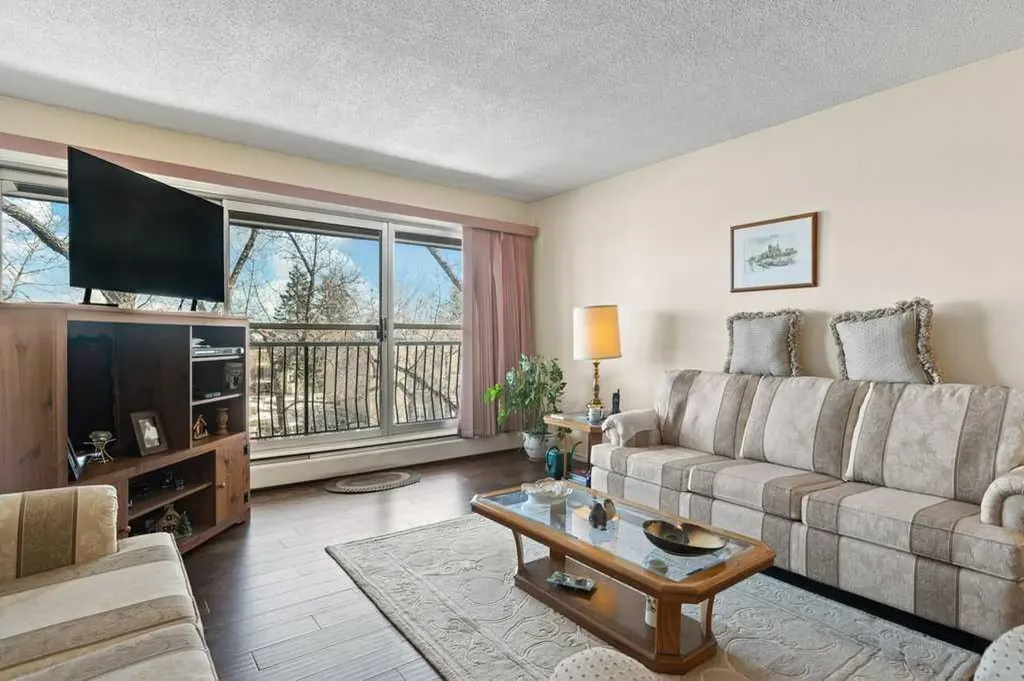 231 Heritage Drive SE Calgary AB T2H1N1