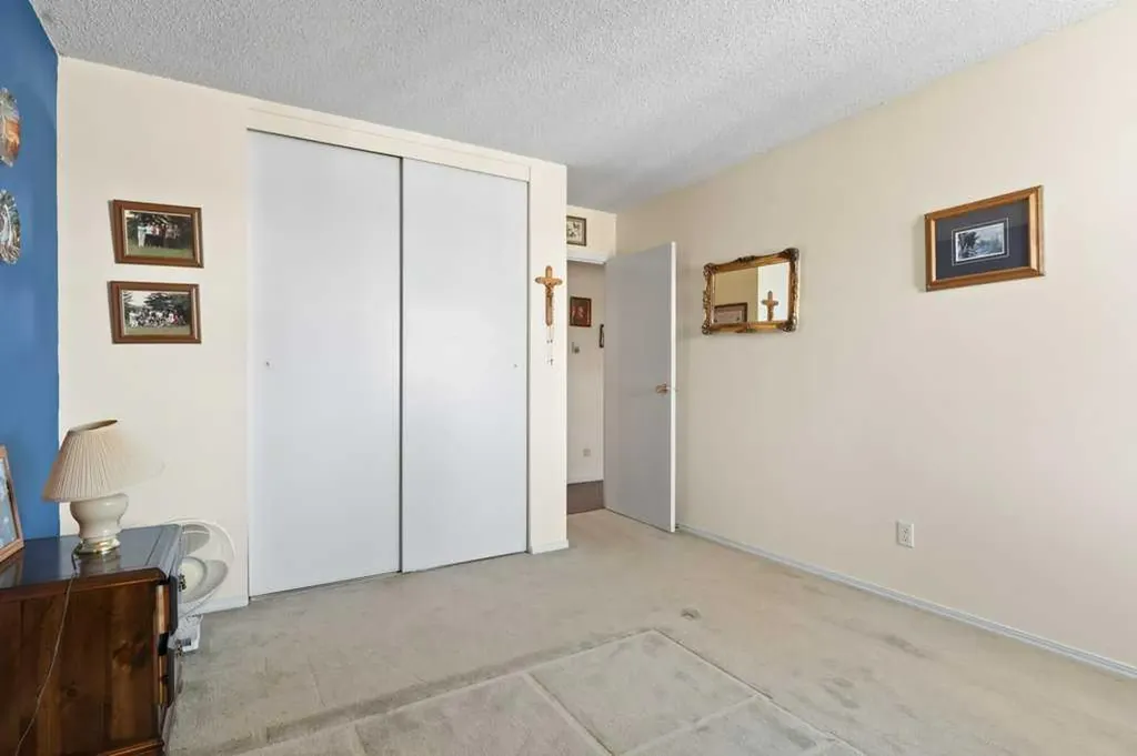 231 Heritage Drive SE Calgary AB T2H1N1