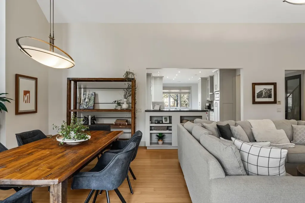 1359 69 Street SW Calgary AB T3H 3W8